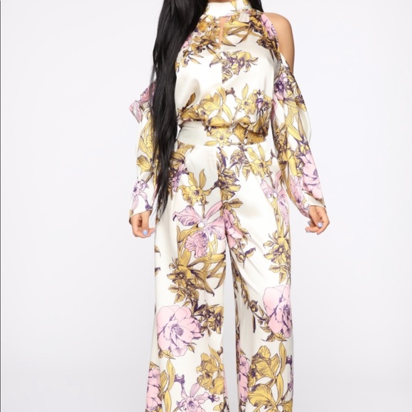 Other - CREAM & FLORAL 2 PIECE